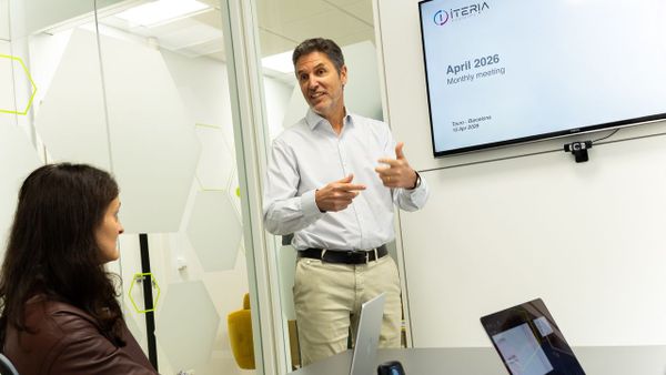 Reuni&oacute;n de trabajo del equipo de Iteria Biopharma, cuya sede est&aacute; en el parque empresarial de Touro