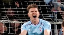 El futbolista del Celta Carl Starfelt, lament�ndose en un partido.