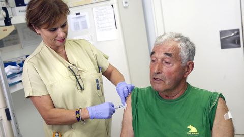 El ribeirense Antonio Abeijn fue uno de los primeros en recibir las dos vacunas