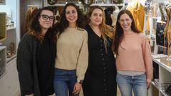 Elena, Ana, Lora y Elena, en la nueva tienda ef�mera de la calle Santo Domingo, Amodo