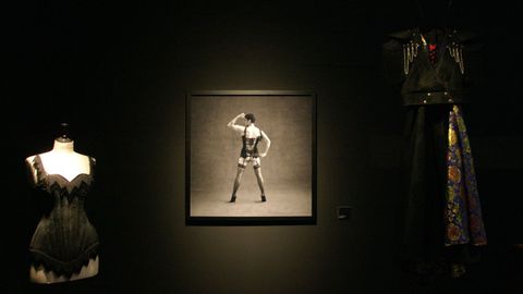 El universo de Rodrigo Cuevas se expone en LABoral Centro de Arte