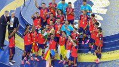 Los jugadores de la Selecci�n espa�ola de f�tbol celebran la consecuci�n de la Copa del Mundo.