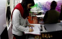 Interior del autob�s puesto por el Concello en Beiramar para sustituir a la furgoneta que atend�a a los usuarios del programa Sereos. 