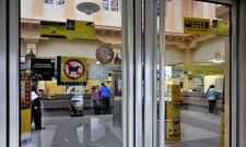 Imagen reciente de la oficina principal de Correos, ubicada en la plaza de Galicia. 