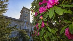 Instituto Fernando Blanco de Cee, por el que han pasado miles de alumnos ceenses, de Corcubi�n y otras zonas