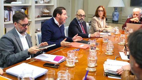 El ministro de Transportes, �scar Puente, reunido este mi�rcoles con los sindicatos en Madrid.