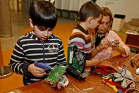 Os participantes no obradoiro de m�quinas rob�ticas.