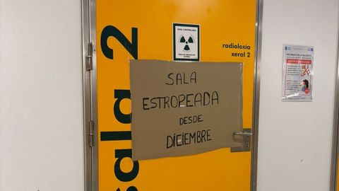 Un cartel advierte en la sala de Rayos de Urgencias que est� estropeada