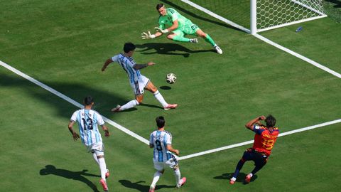 Lamine Yamal, cerca de marcar el primer gol de la final del Mundial