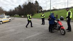 La Polic�a Local de Avil�s realiza controles de tr�fico 