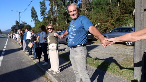 CADENA HUMANA DESDE EL HOSPITAL DEL BARBANZA AL CENTRO DE SALUD PARA PEDIR UNA SANIDAD PUBLICA DE CALIDAD