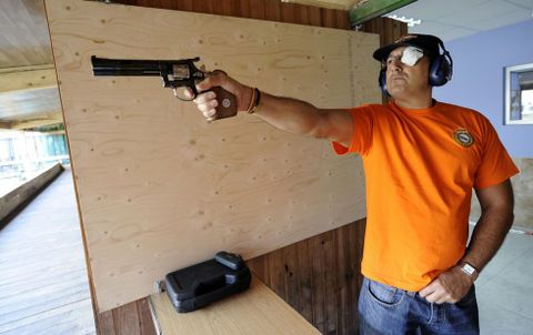 Pruebas de un campeonato de tiro olmpico en las instalaciones que existen en Ro do Pozo (Ferrol). 