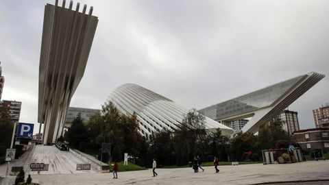 Vista este martes del Palacio de Exposiciones y Congresos Ciudad de Oviedo, obra del arquitecto Santiago Calatrava