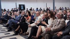 La Fundaci�n Smithsonian sent� separadas por la delegaci�n armenia a los representantes catalanes y Pedro Moren�s