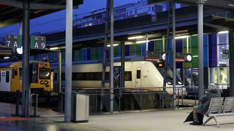 Poco movimiento de pasajeros en la estaci�n de Vigo Guixar en el primer d�a de huelga de maquinistas
