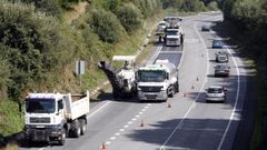 Obras de mejora del firme en el corredor a su paso por O Savi�ao, en una imagen de archivo