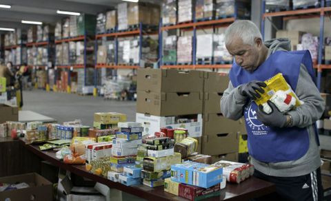 El almacn del Banco de Alimentos est en la Grela. 