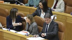 Besteiro, junto a Elena Espinosa, Lara M�ndez y Carmen Rodr�guez Dacosta, este martes, en el Parlamento. xo�n a. soler