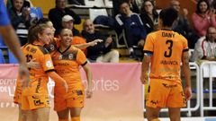 Las jugadoras del Burela celebran un gol