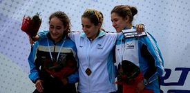 Sof�a Rodr�guez (la primera empezando por la derecha) en el podio final de la prueba.