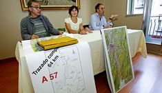 �ngel Bravo, Blanca Barrio y Salvador Calvi�o, durante su comparecencia de ayer en Pontevedra. 