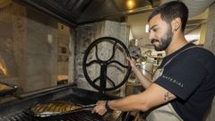 Brasa en el restaurante Material de Malpica
