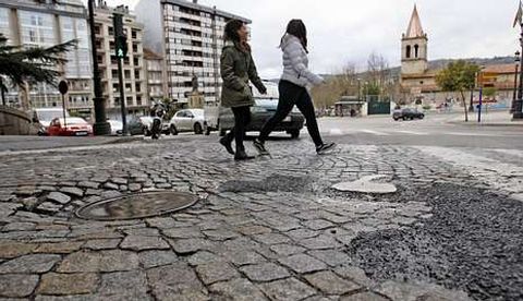 <span lang= es-es >Ochenta proyectos en el aire</span>. El plan de inversiones para el que busca apoyos el PSOE supone una apuesta de 5,5 millones para ochenta proyectos, entre ellos el de la calle Concello. 