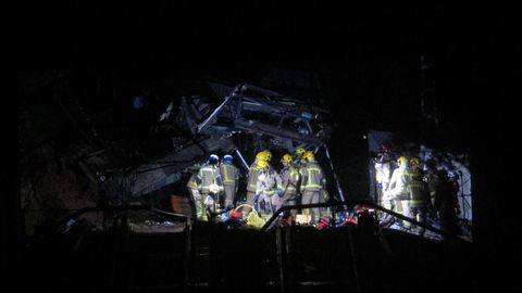 Servicios de emergencia en el lugar del accidente en Gelida (Barcelona)