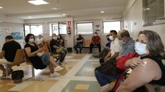 En la sala de espera del hospital mari�ano donde se aguarda unos minutos tras recibir la vacuna frente al covid-19