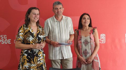 Natalia Gonzlez, lvaro Vila y Rodrguez Dacosta, en la rueda de prensa socialista de este viernes.