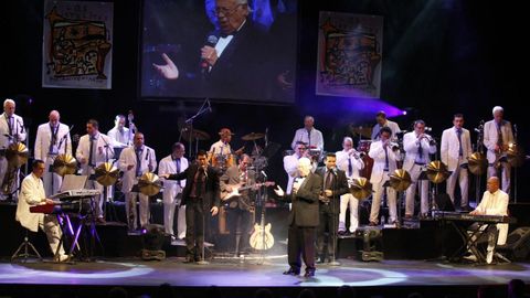 La orquesta Los Satlites en su celebracin de los 70 aos en el Teatro Coln. 