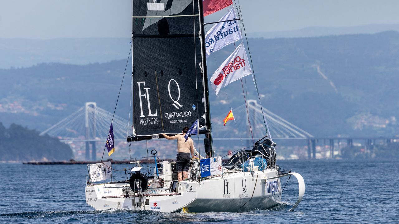 Dolan conquista Vigo y gana la primera etapa de La Solitaire du Figaro Paprec