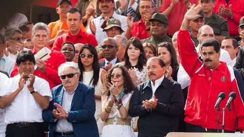 El uruguayo Jos� Mujica, Ortega y su mujer, Rosario Murillo, junto a Maduro en Caracas