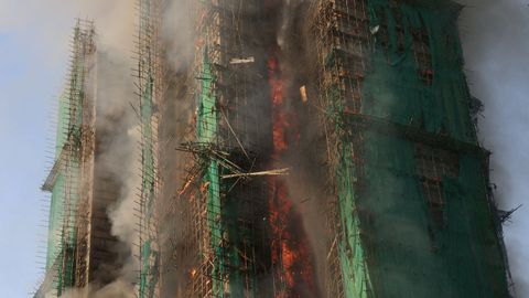 Incendio en un edificio de Hong Kong