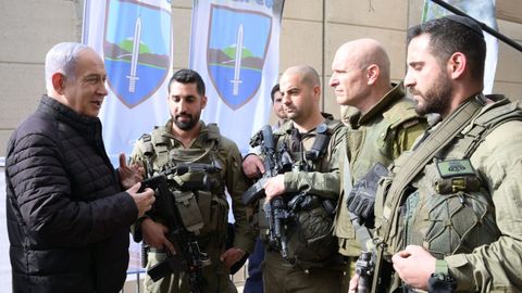 El primer ministro de Israel, Benjamin Netanyahu, visita a varias tropas del Ej�rcito de Israel.