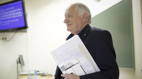 O profesor Rutherford, nunha conferencia.