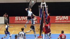 Davila, a punto de rematar, en un instante del encuentro contra el Universidad de Valladolid.