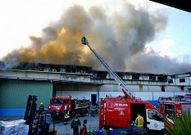 Incendio en una nave de congelados en Caldas de Reis.