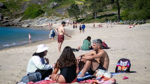 La de este martes fue una jornada veraniega en la�playa de Ornanda Las Gaviotas, en O Porto do Son.
