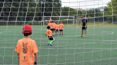 El Campus Sporty disfruta de Allariz.Las actividades ldicas y deportivas animan los quince das de actividad en el cmping y la ciudad deportiva de O Seixo