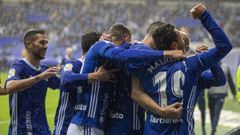 Los jugadores del Oviedo celebran el 2-1 al Mlaga