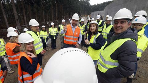 La conselleira de Medio Ambiente, el alcalde y otras autoridades y tcnicos visitaron recientemente las obras de la nueva depuradora de aguas de Foz
