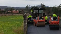 Las obras de mejora de la pavimentaci�n en Cami�o dos Mu��os