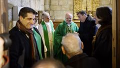 El conselleiro Rom�n Rodr�guez charla con el obispo de Ourense, Rom�n Rodr�guez, en una visita a la iglesia de San Domingos (Ribadavia)