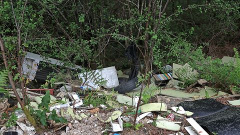 VERTEDEROS  INCONTROLADOS EN LA COMARCA DEL BARBANZA