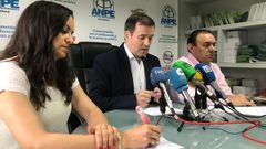 La secretaria de estados de Educaci�n, Montserrat Gomendio, el presidente de ANPE, Gumersindo Rodr�guez y el vicepresidente de ANPE, Jose Rubio