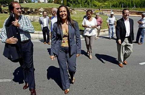 Bravo, en primer plano, y Caballero, a la derecha, no hablaron en la inauguraci�n y el alcalde rechaz� la comparecencia conjunta.