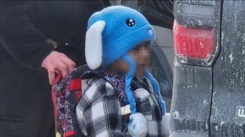 El menor, tras su detenci�n por agentes del ICE