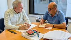 El alcalde de A Caniza con el jefe territorial de Educaci�n.