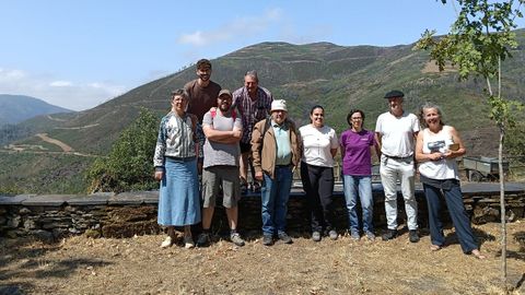 Participantes en la presentaci�n del proyecto Reba�os de Custodia en el municipio de Folgoso do Courel